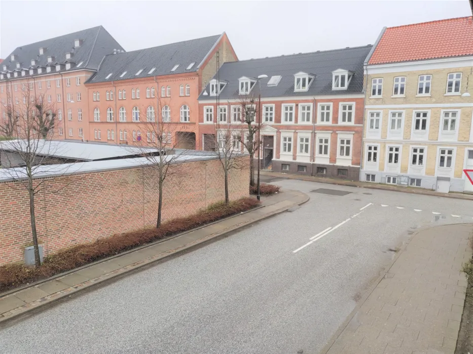 Rummelig 2-værelses lejlighed i Aalborg C 15