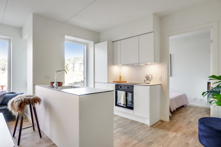 Moderne 2-værelses lejlighed i Odense C med altan