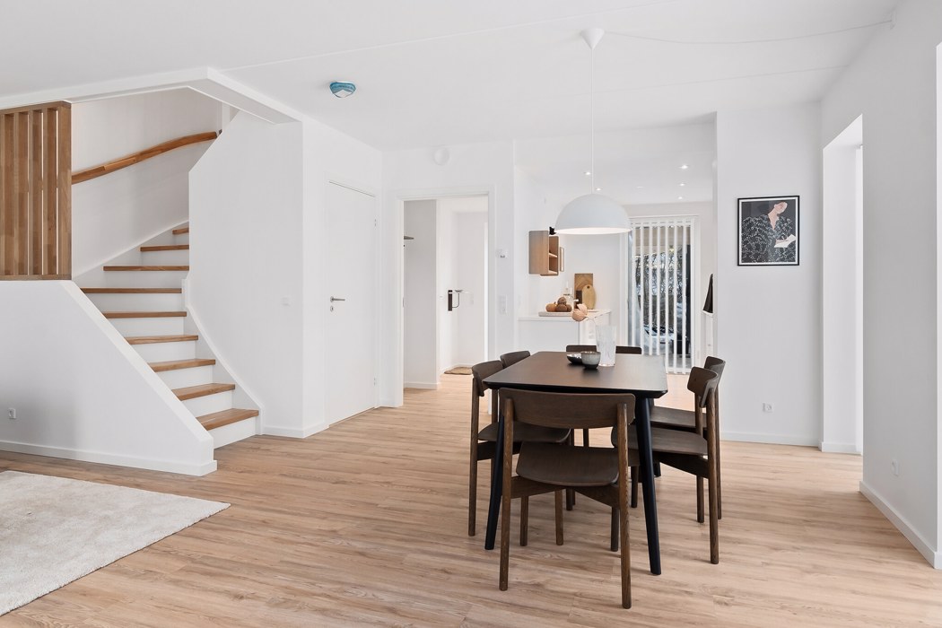 Nyopført 4-værelses rækkehus i to plan med overdækket carport 6