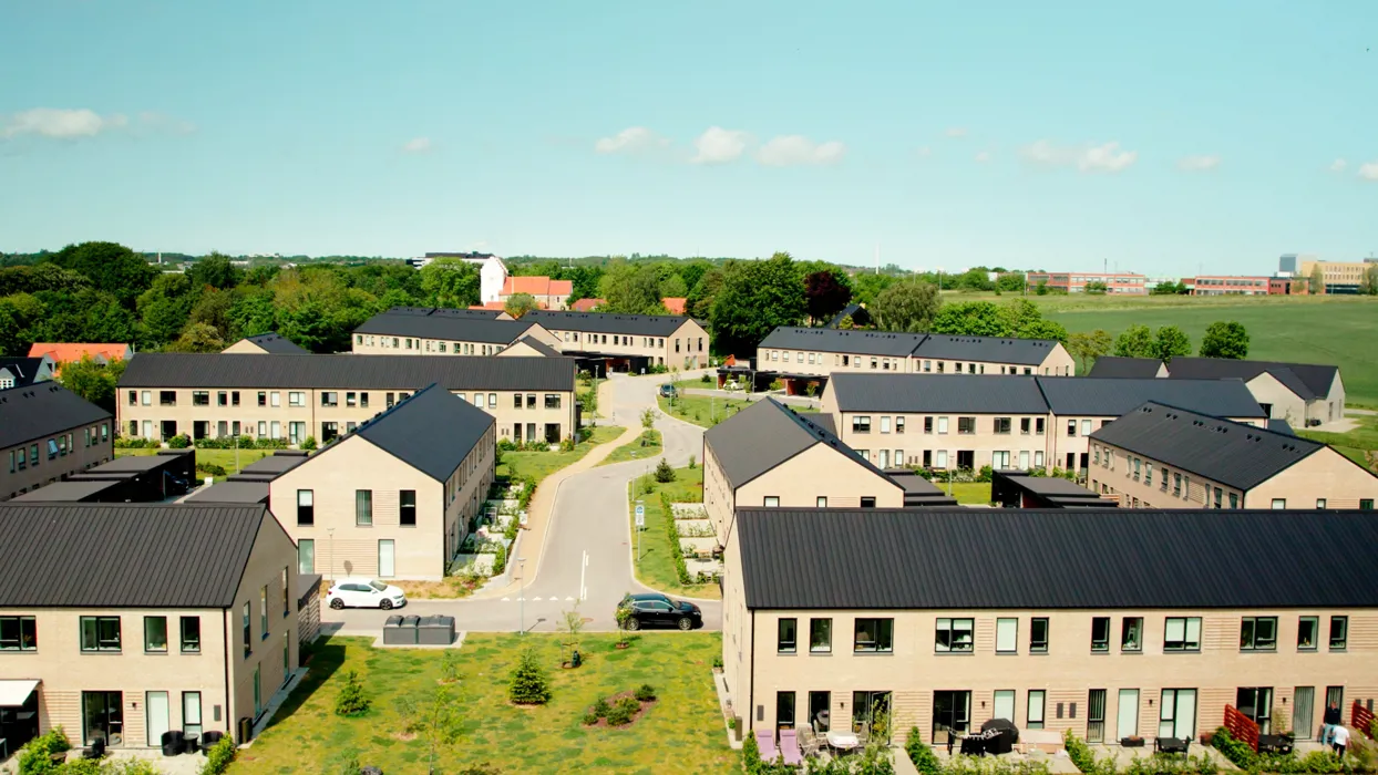 Nyopført 4-værelses rækkehus i to plan i Jasminparken 15