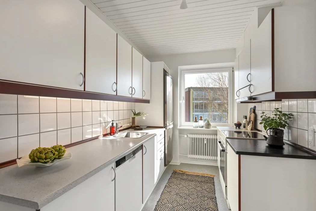 Rummelig 5-værelses lejlighed med altan  1