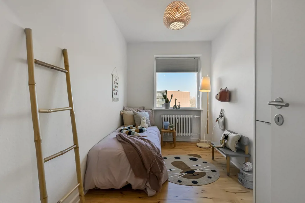 Lys 5-værelses lejlighed med alt i hårde hvidevarer 6