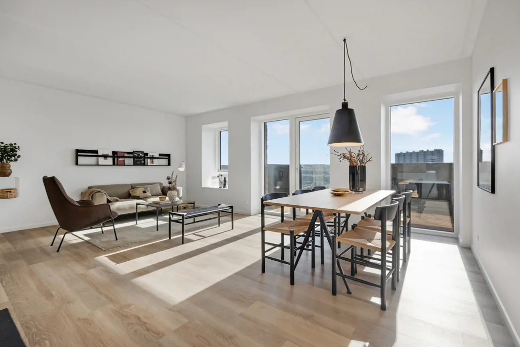 Charmfuld og rummelig 3-værelses lejlighed på 104m² - Perfekt til Familien! 2