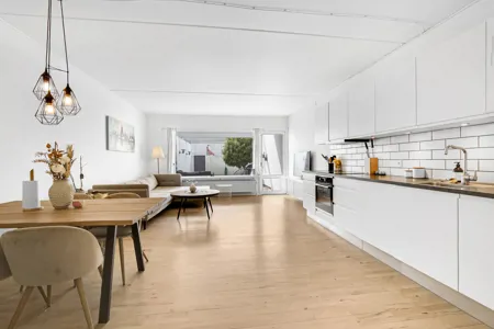 Flot 2-værelses lejlighed med stor privat gård i Juelsparken 1