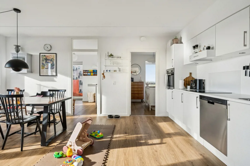 Gennemført og delevenlig 3-værelses lejlighed med stor sydvendt altan 4