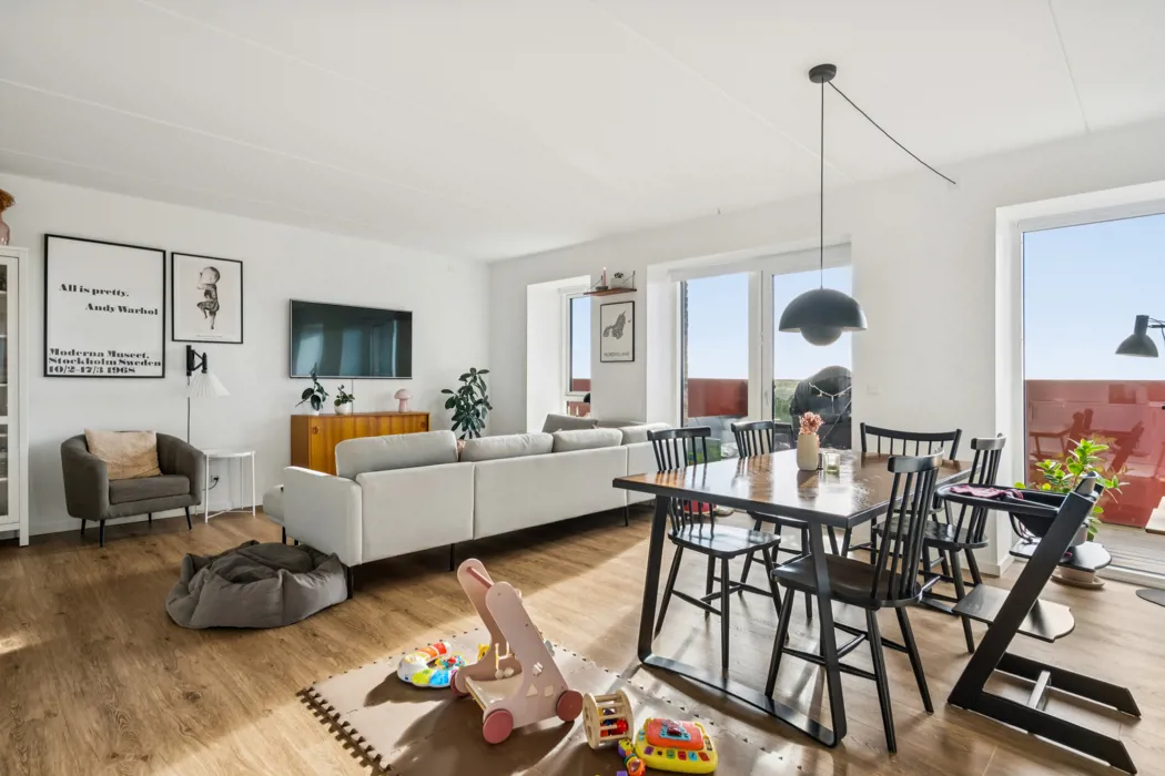 Gennemført og delevenlig 3-værelses lejlighed med stor sydvendt altan 1