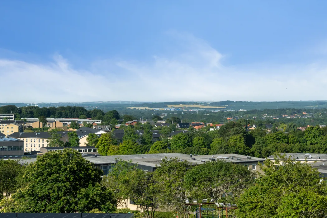 Lys og rummelig 4-værelses lejlighed med moderne faciliteter 17