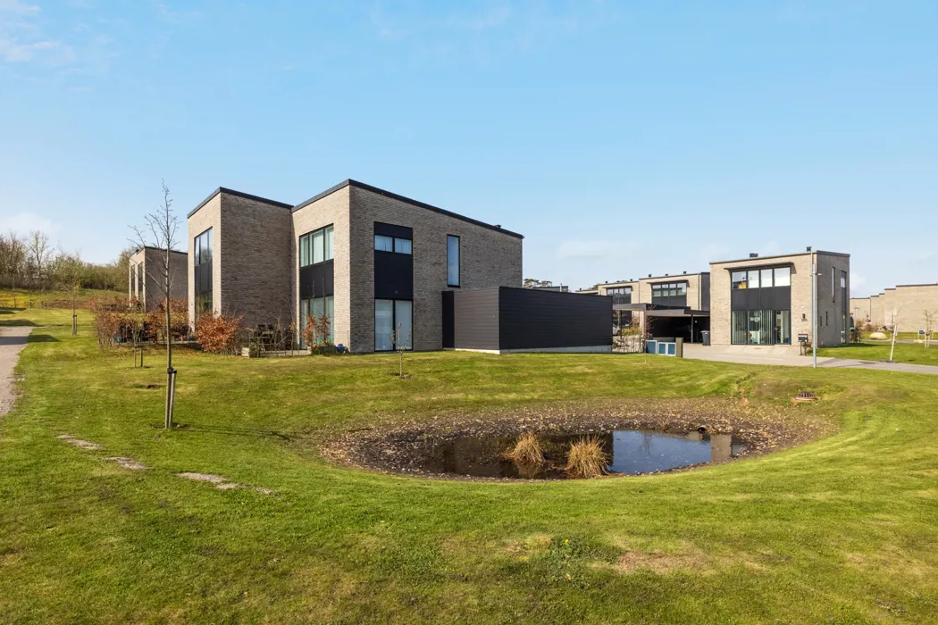 Familievenligt 5-værelses rækkehus på Marshalls Alle 13