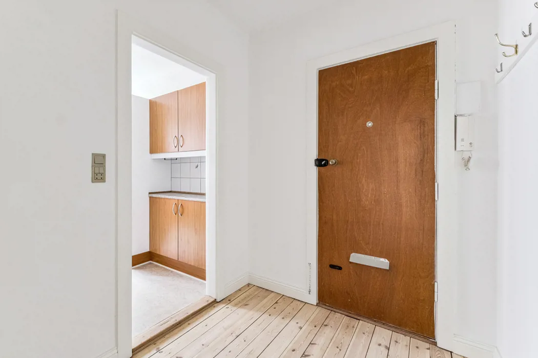 Lys 2-værelses lejlighed med altan og udsigt over Aalborg 4