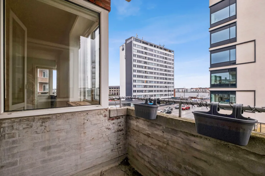 Lys 2-værelses lejlighed med altan og udsigt over Aalborg 7