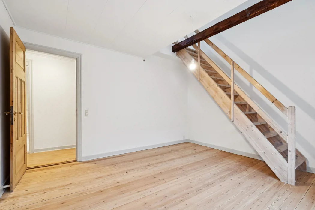 Rummelig 3-værelses lejlighed med fritliggende bjælker 9
