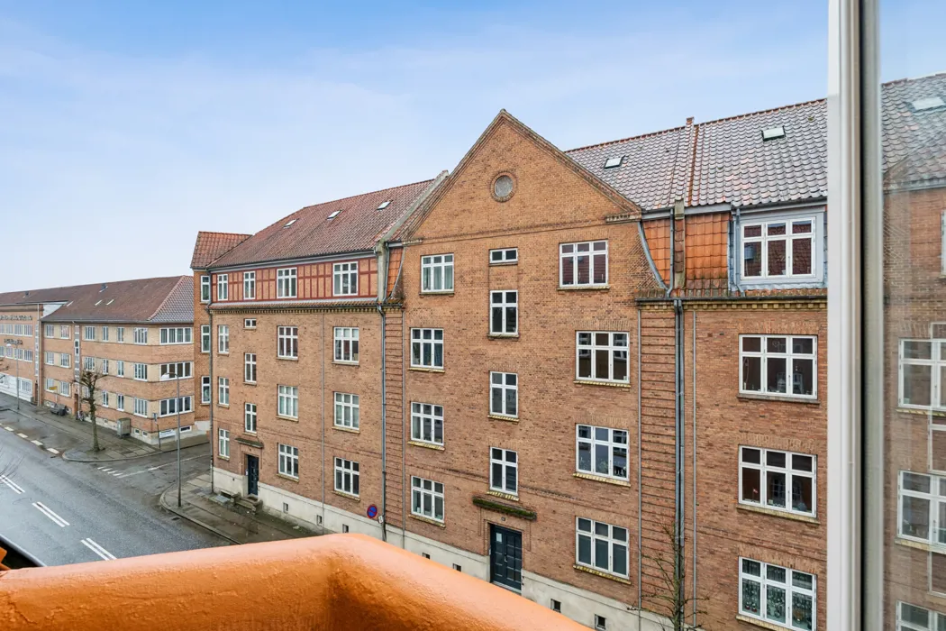 Rummelig 3-værelses lejlighed med fritliggende bjælker 12