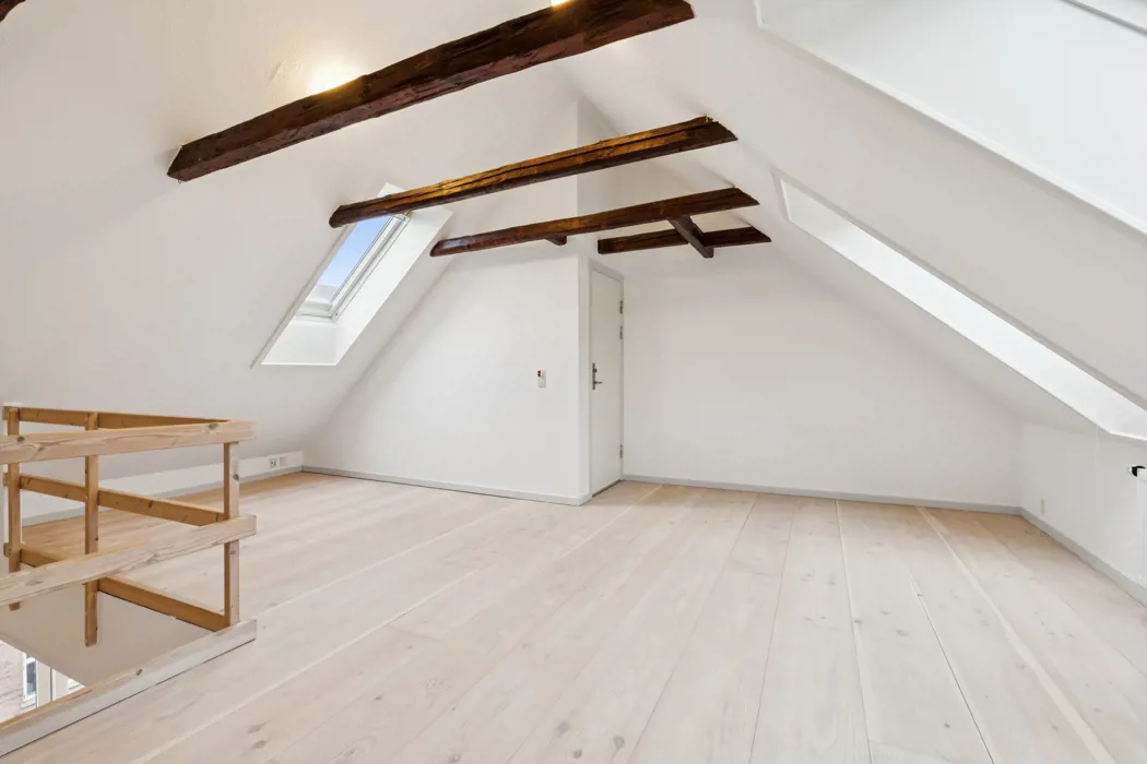 Rummelig 3-værelses lejlighed med fritliggende bjælker 4