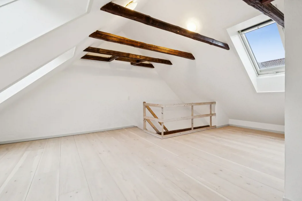 Rummelig 3-værelses lejlighed med fritliggende bjælker 5