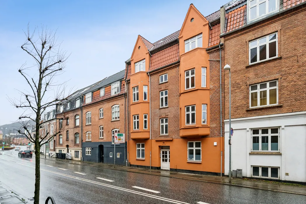 Rummelig 3-værelses lejlighed med fritliggende bjælker 10