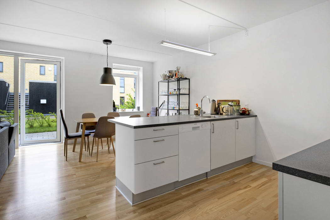 Stor 4-værelses lejlighed med altan på Eternitten 1