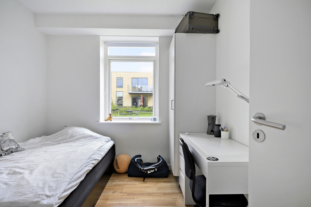 Stor 4-værelses lejlighed med altan på Eternitten 8