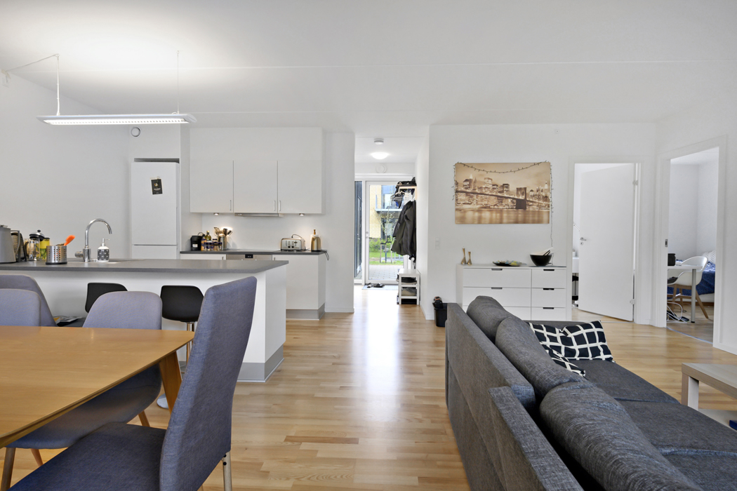 Stor 4-værelses lejlighed med altan på Eternitten 2