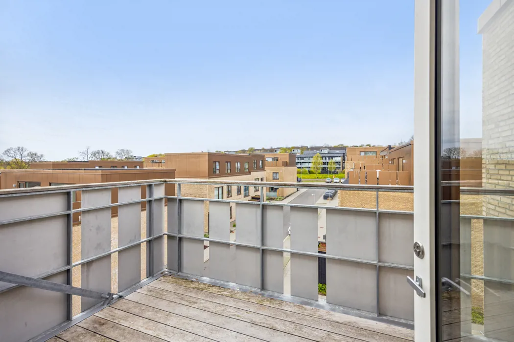 Moderne og indflytningsklar 3-værelses lejlighed med stor altan 10