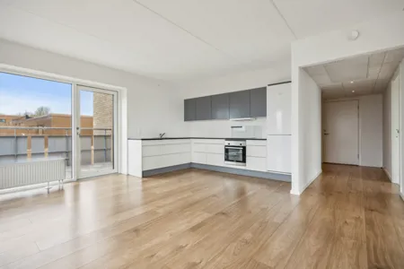 Moderne og indflytningsklar 3-værelses lejlighed med stor altan 1