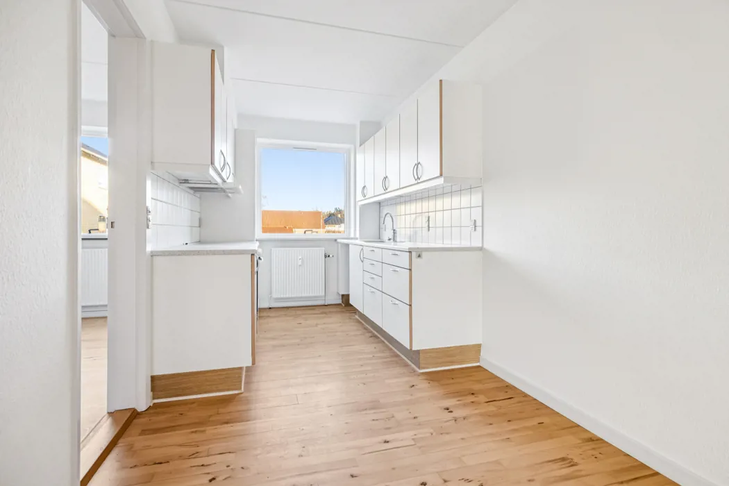 Lys 3-værelses lejlighed med altan 2