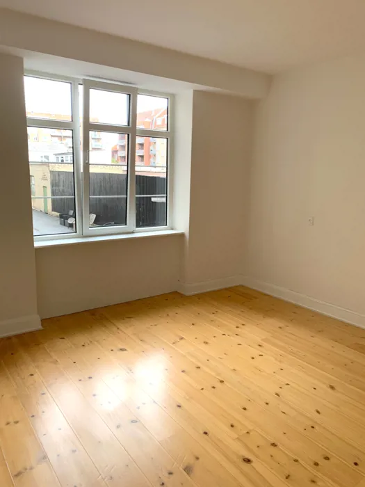 Lys 2-værelses lejlighed med god planløsning i Aalborg Vestby 10