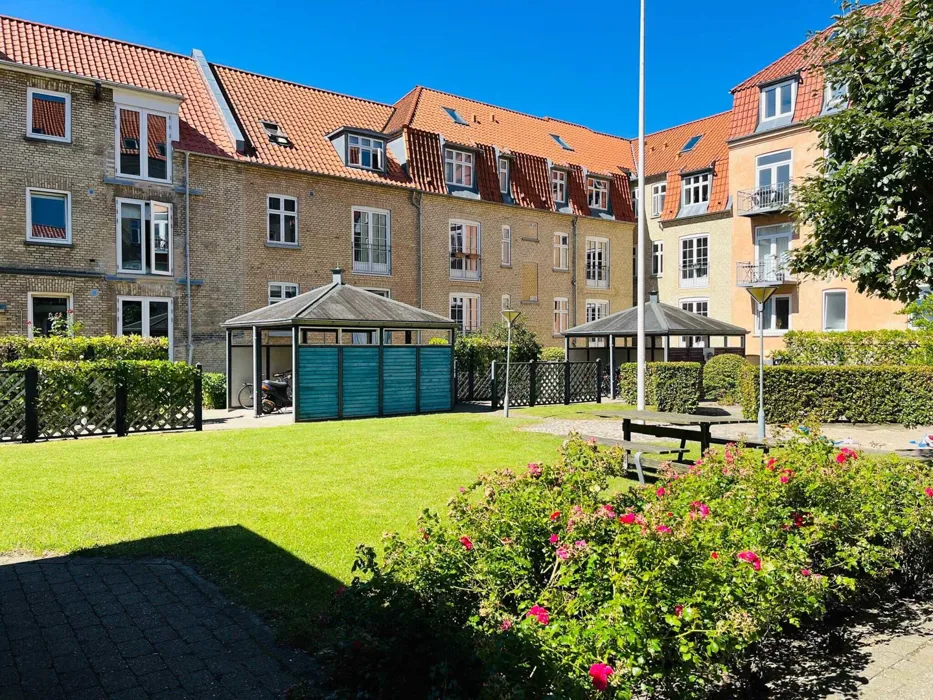 Lys og charmerende 2-værelses med adgang til hyggeligt gårdmiljø 2
