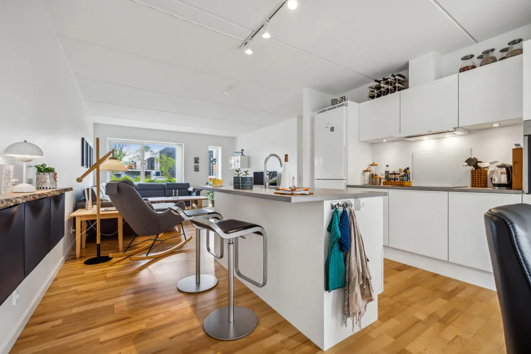 Stor og lys 4-værelses lejlighed i Hasserislund 6