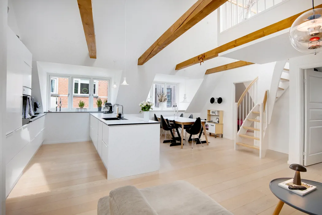 Særlig lejlighed med hems og altan i Aalborg C – tidsbegrænset 2 år 1