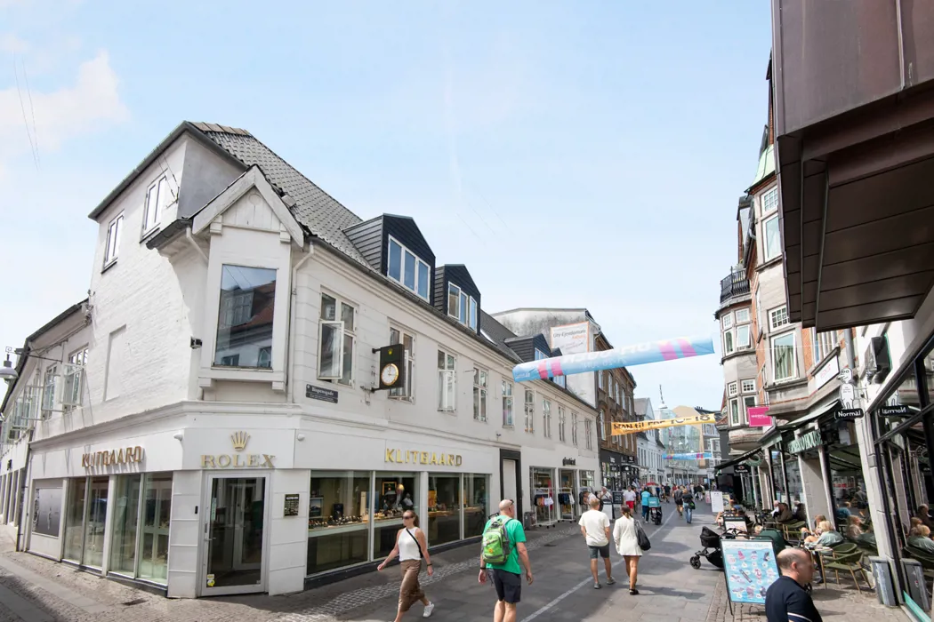 Særlig lejlighed med hems og altan i Aalborg C – tidsbegrænset 2 år 2