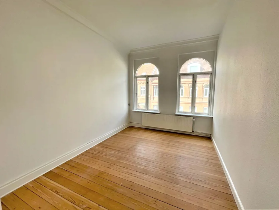 Stor og lys 4-værelses lejlighed med altan midt i Horsens 3