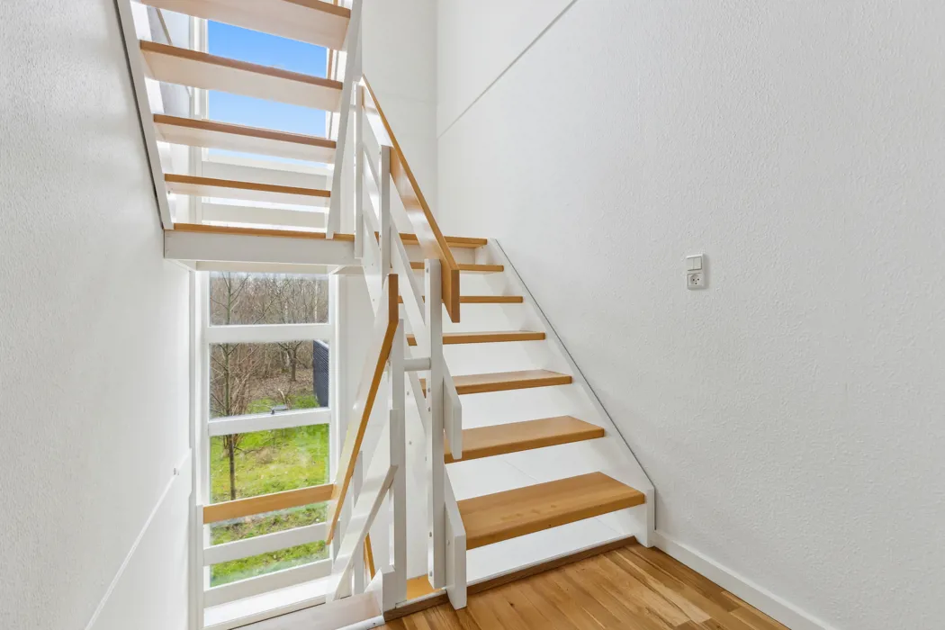 Hyggelig 3-plans lejlighed med moderne faciliteter og tagterrasse 6