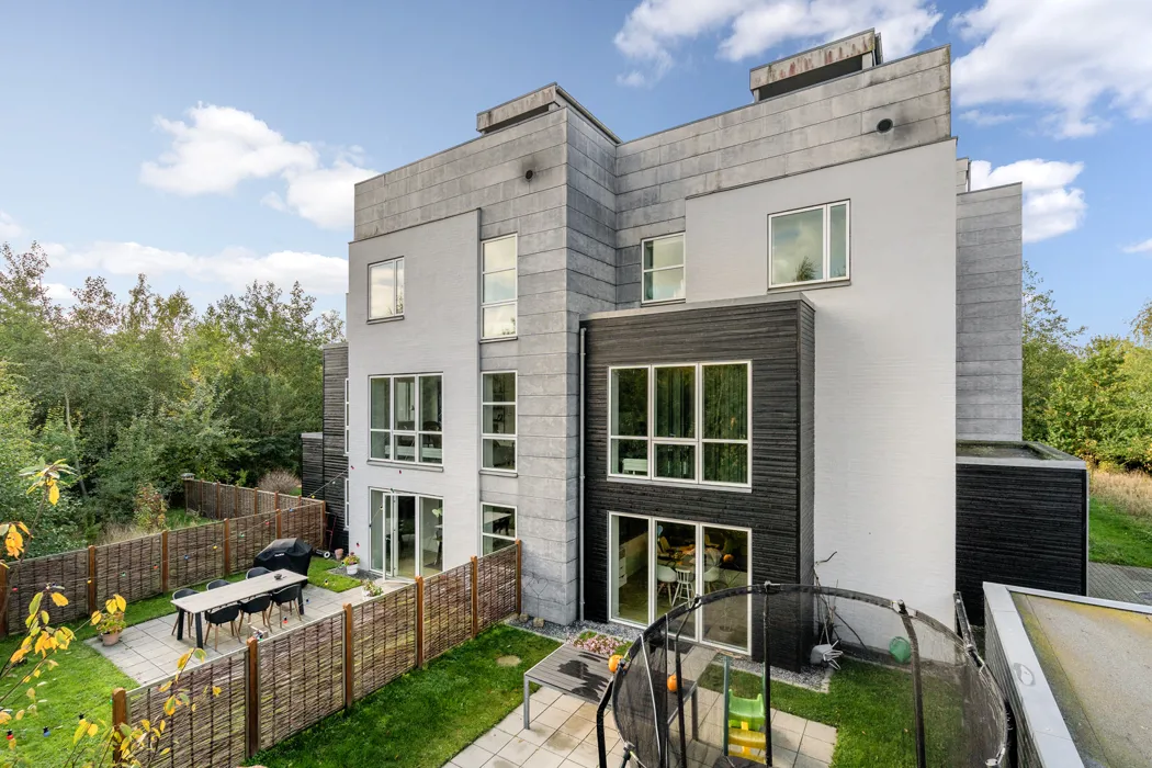 Hyggelig 3-plans lejlighed med moderne faciliteter og tagterrasse 1