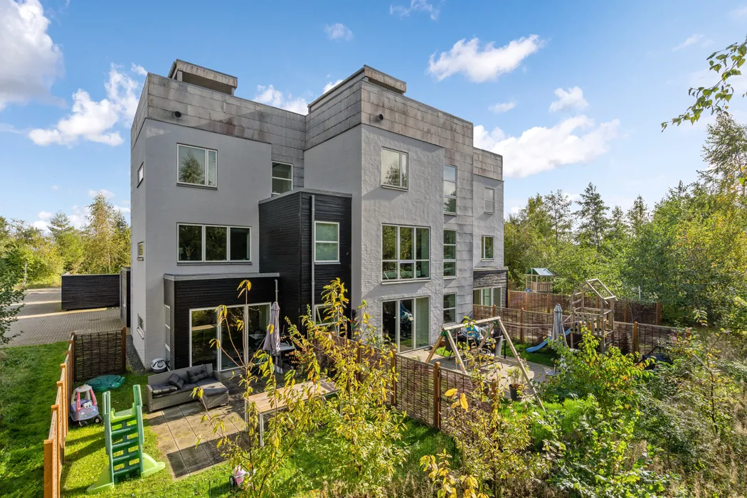 Hyggelig 3-plans lejlighed med moderne faciliteter og tagterrasse 14