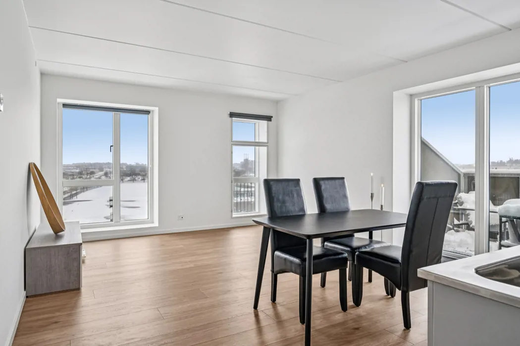 4-værelses lejlighed med altan og god planløsning 5