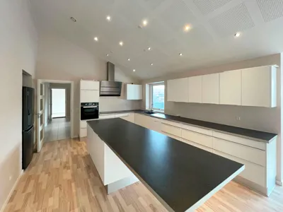 Velindrettet villa i ét plan med store opholdsrum 1