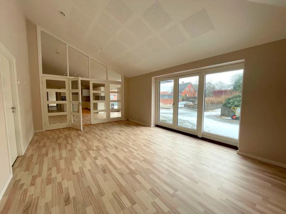 Velindrettet villa i ét plan med store opholdsrum 2