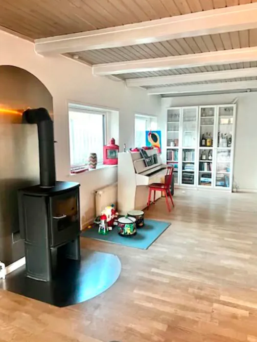 Rummelig 4-værelses med brændeovn, masser af lys og god plads 5