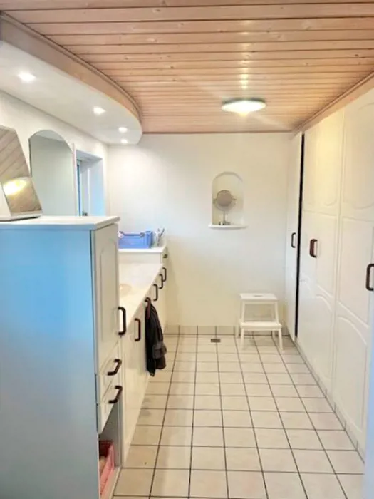 Rummelig 4-værelses med brændeovn, masser af lys og god plads 9