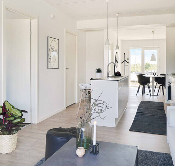 2-værelses lejlighed tæt på Universitetet med altan  2