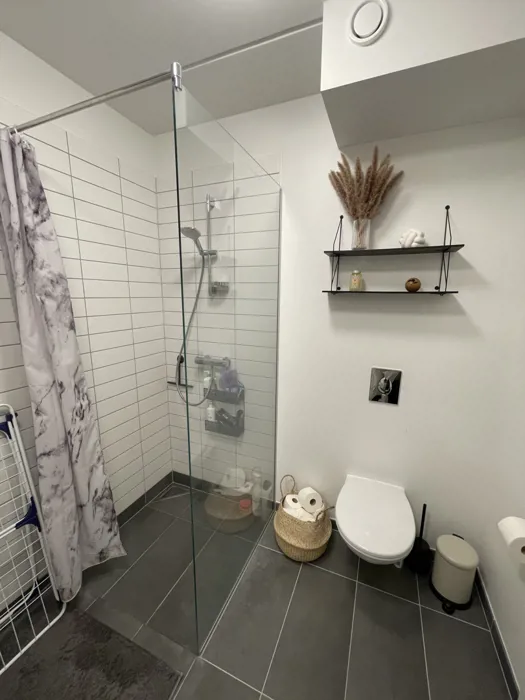 Skøn 2-værelses lejlighed med stor altan i Egeparken 9