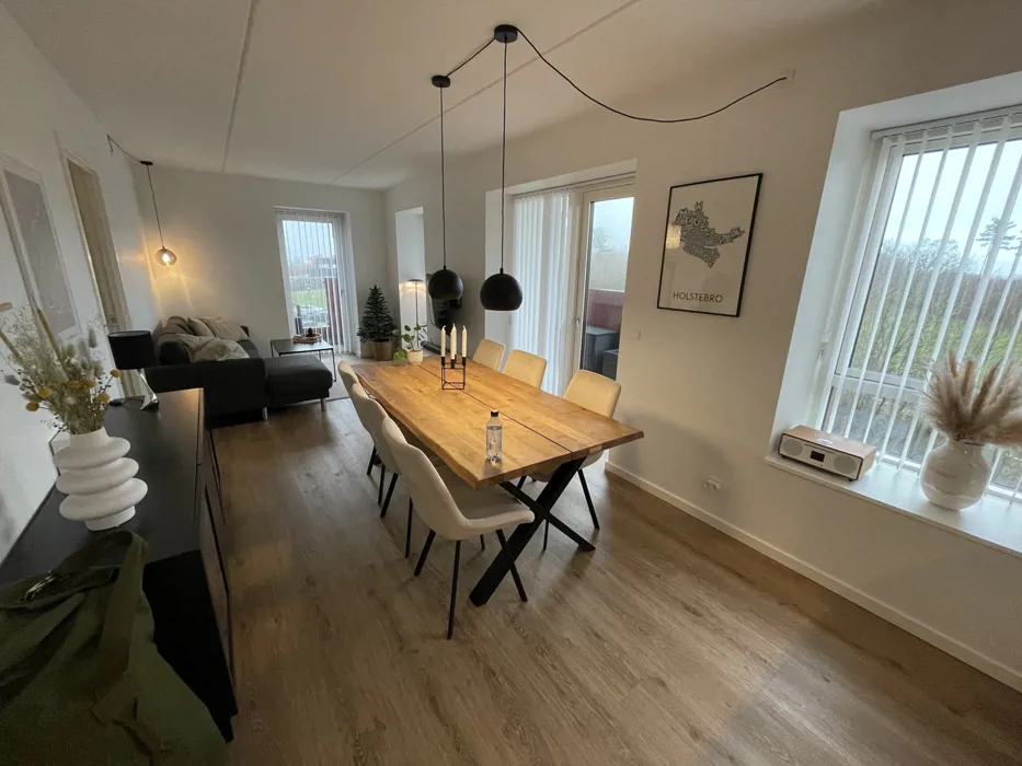 Skøn 2-værelses lejlighed med stor altan i Egeparken 2