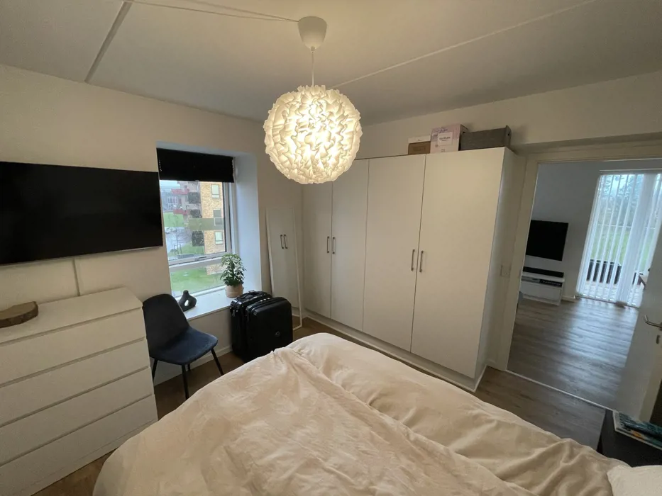 Skøn 2-værelses lejlighed med stor altan i Egeparken 5