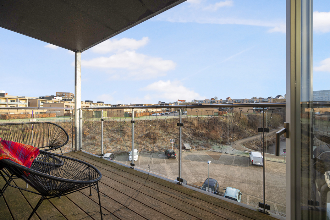 Flot 3-værelses lejlighed med walk-in og stor altan på Eternitten 10