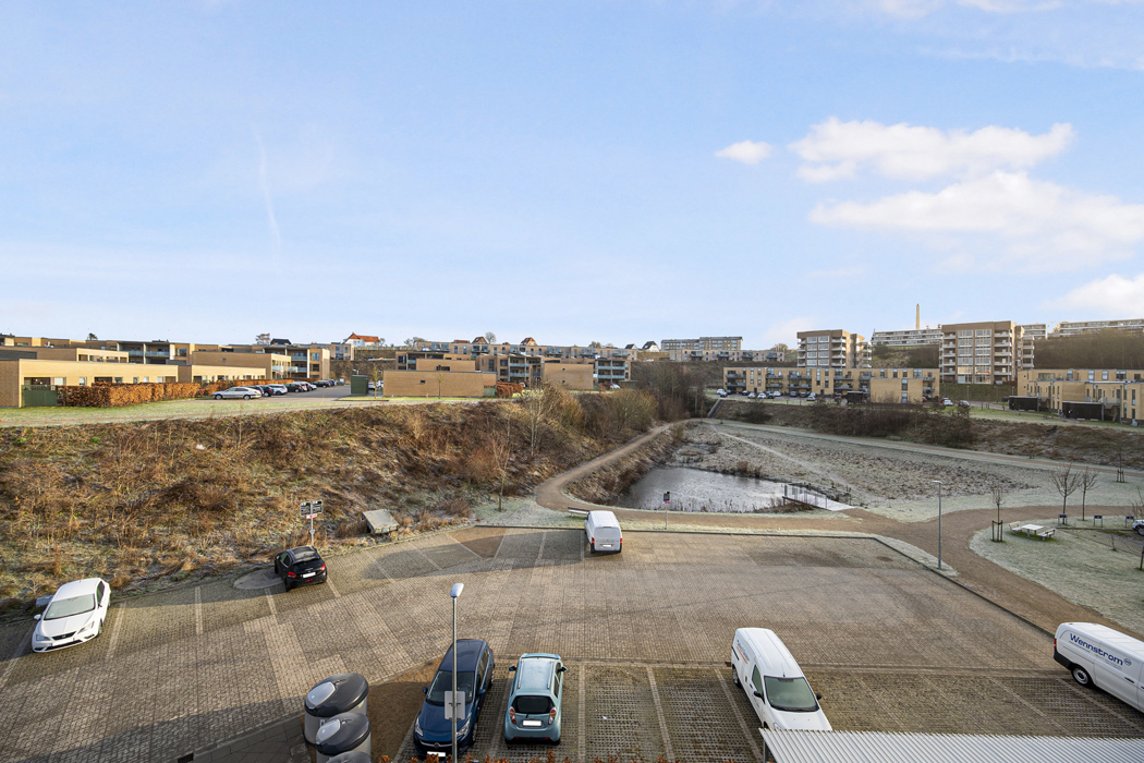 Flot 3-værelses lejlighed med walk-in og stor altan på Eternitten 11