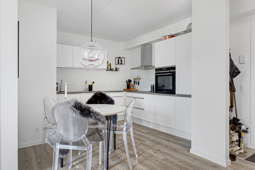 Flot 3-værelses lejlighed med walk-in og stor altan på Eternitten 1