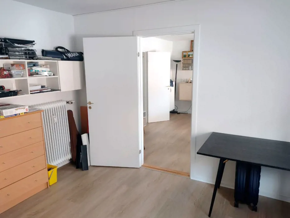 Høj stue lejligheden med altan i Øgadekvarteret 6