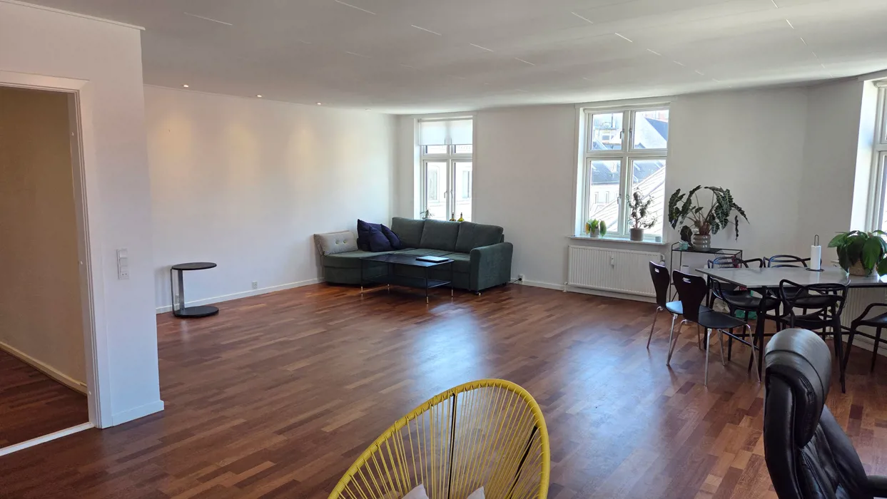 Stor og indbydende lejlighed i Aalborg C med altan og gratis parkering 8