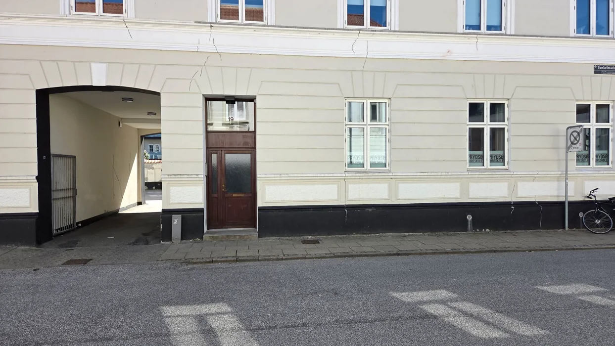 Stor og indbydende lejlighed i Aalborg C med altan og gratis parkering 16