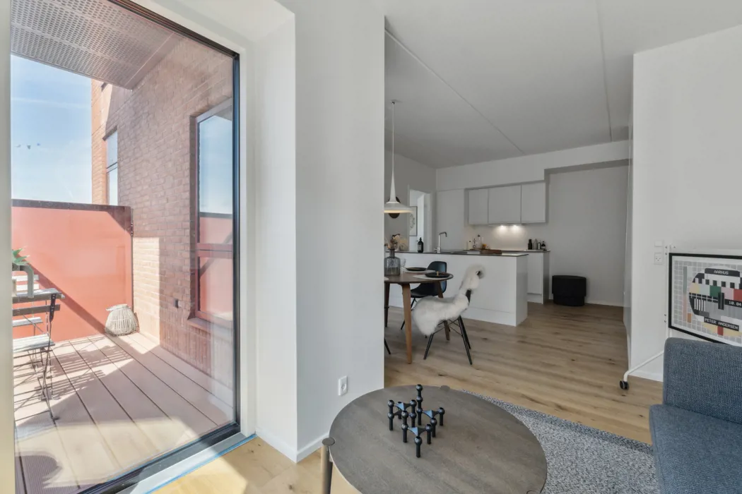Flot og lys nyopført lejlighed med alt i hårde hvidevarer 3